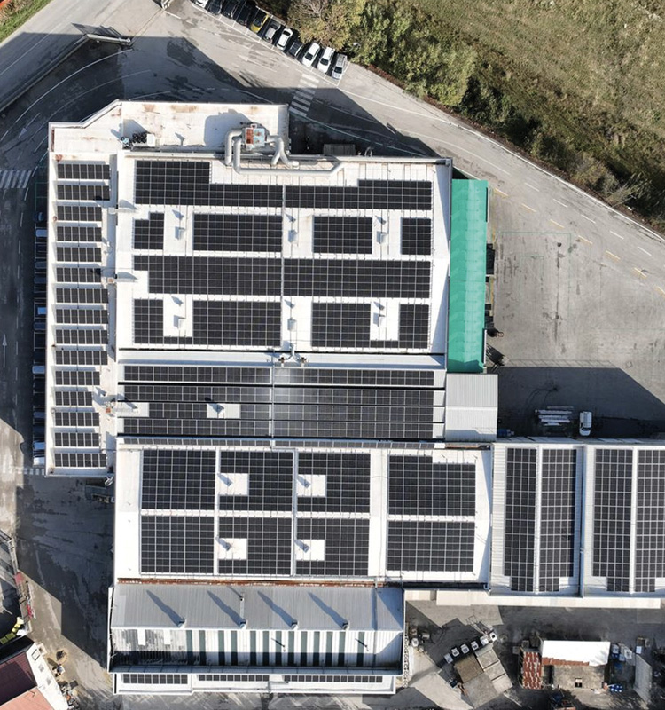 Fotovoltaico per grandi impianti industriali: progettazione e revamping di impianti fotovoltaici per le grandi industrie grazie al know-how di Fratelli Franchini.